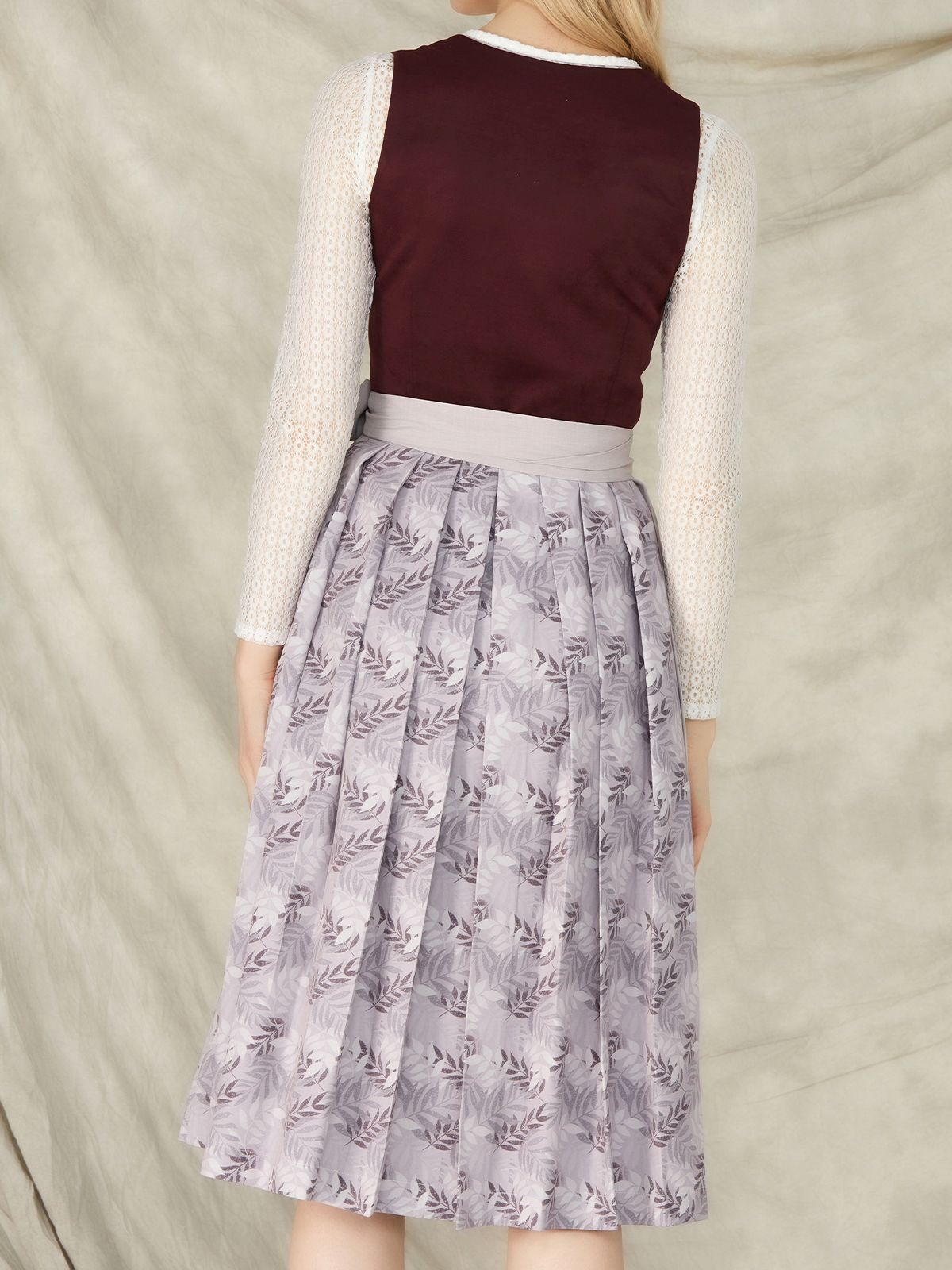 Dirndl in Lila – Eleganz mit modernem Twist