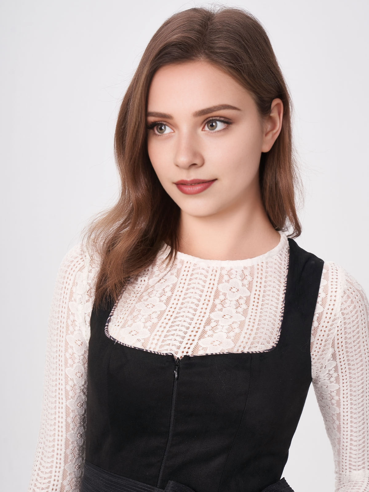 Elegantes schwarzes Dirndl mit modernem Schnitt