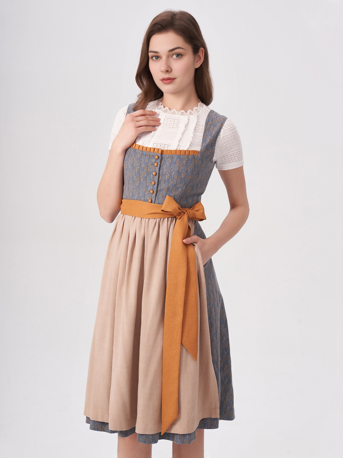 Modernes Dirndl in Blau – stilvolle Kombination aus Tradition und Moderne