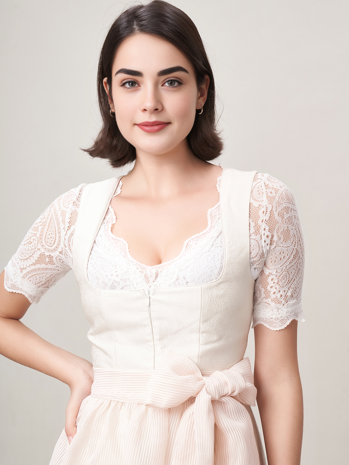 Modernes Dirndl in Beige