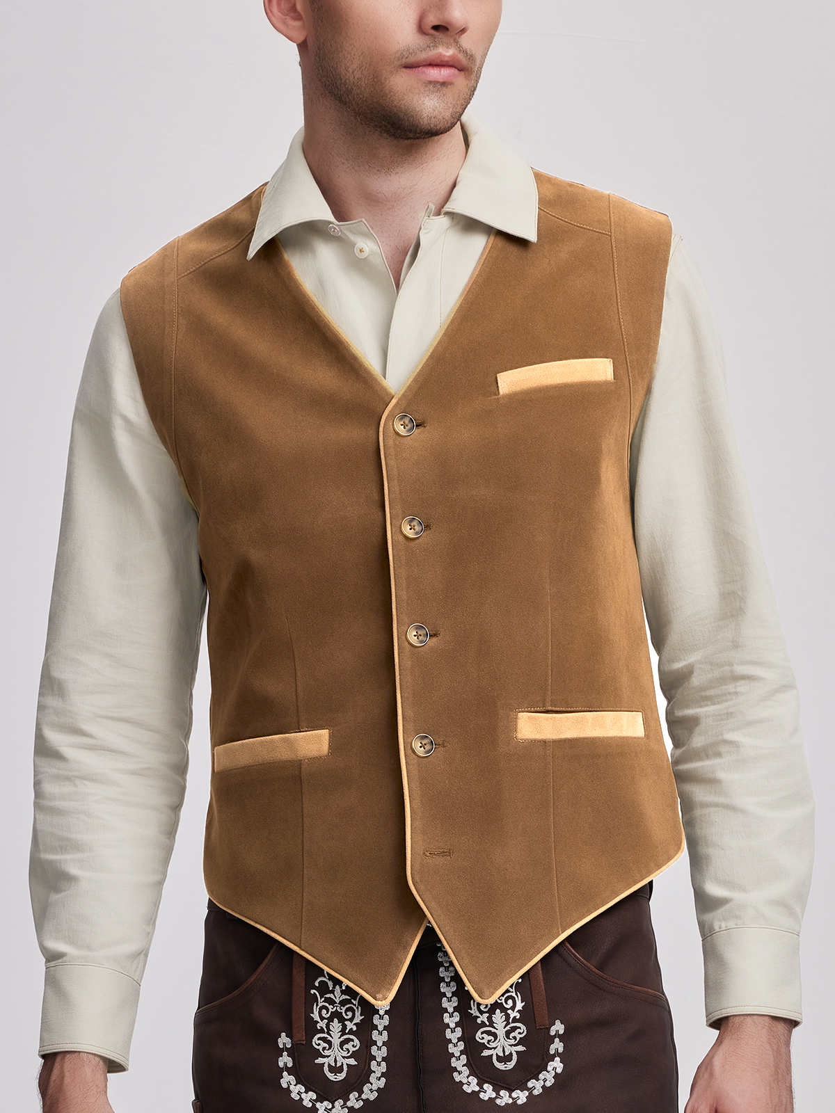 Beiges Dirndl mit gelber Weste