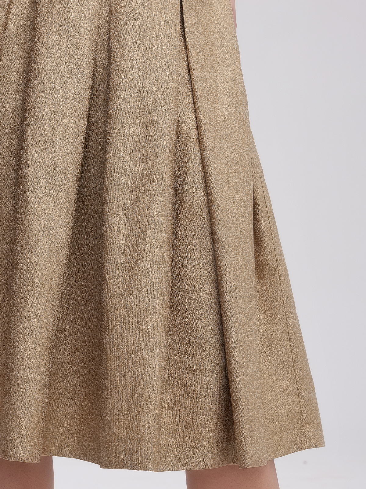 Dirndlkleid in Beige mit grünem Rock