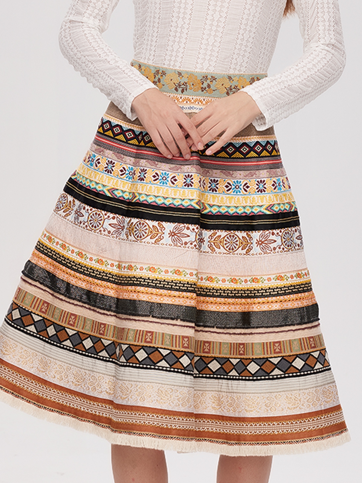 Modernes hellblaues Dirndl mit schlanker Silhouette