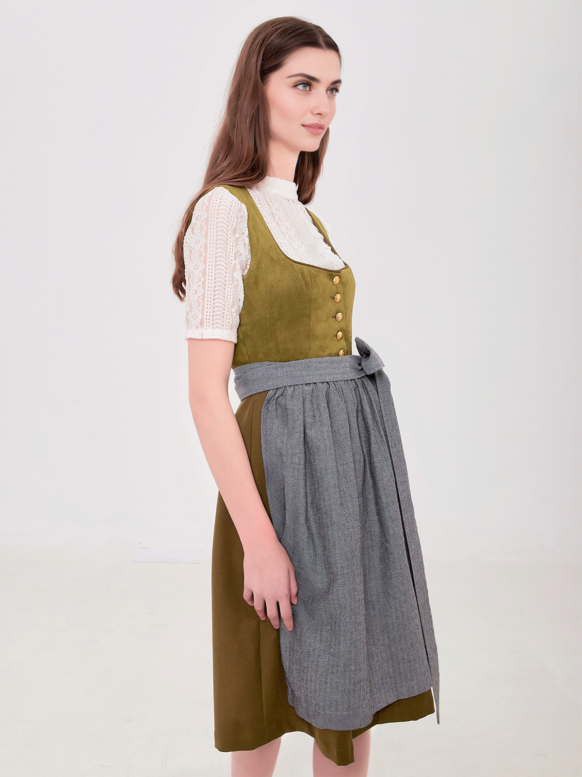 Schwarzer Dirndl mit grüner Schürze