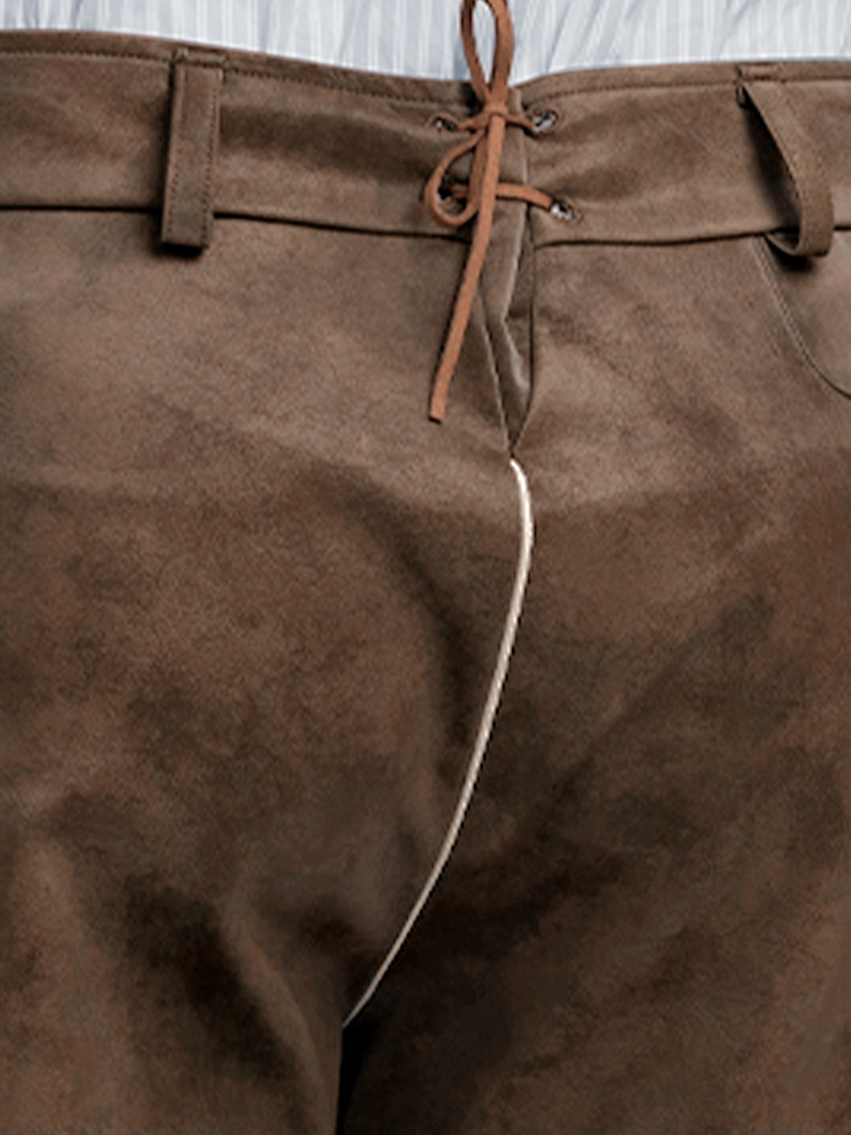 Dirndl mit Lederhose