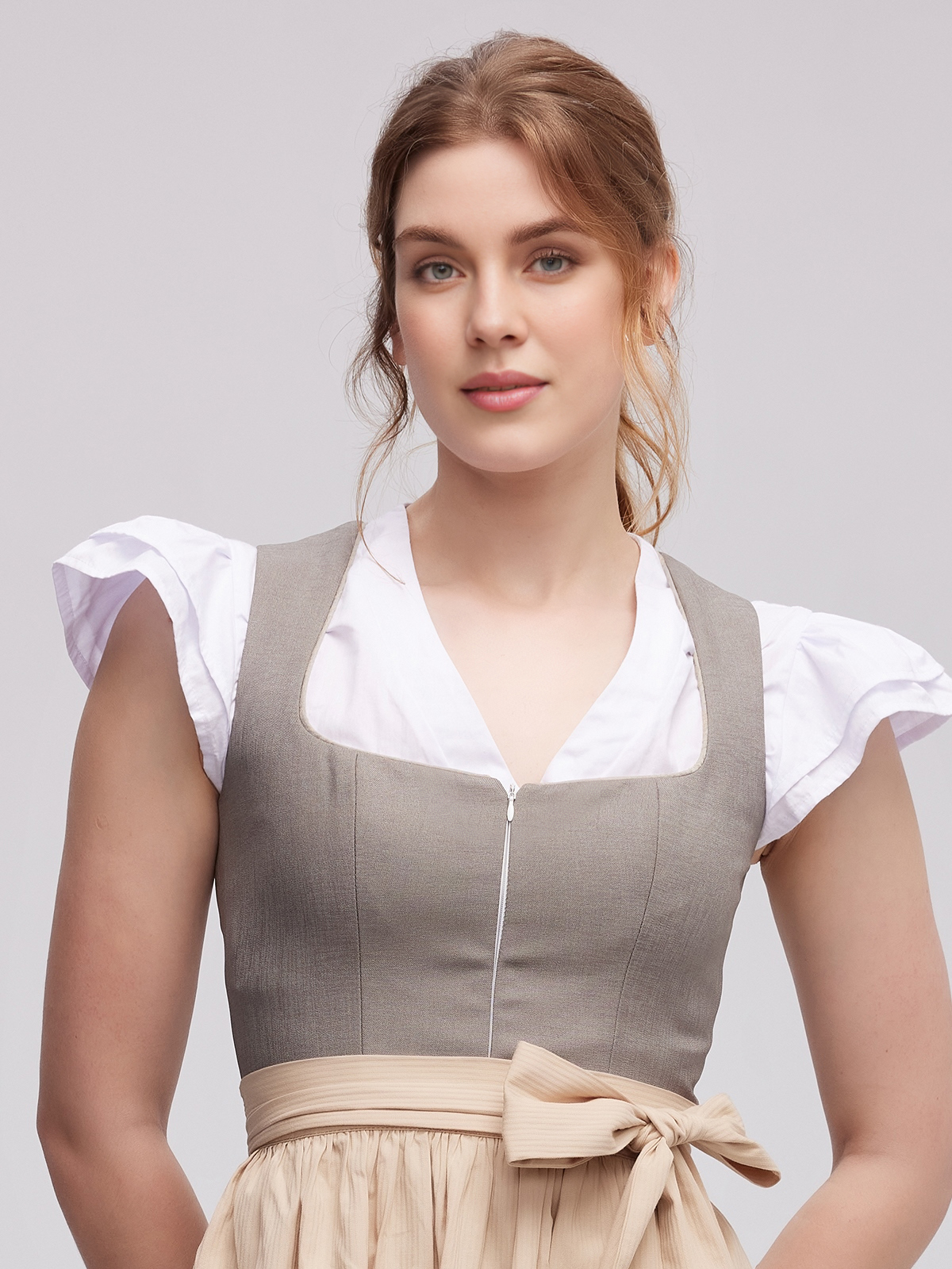 Ehreer Dirndl in Grau