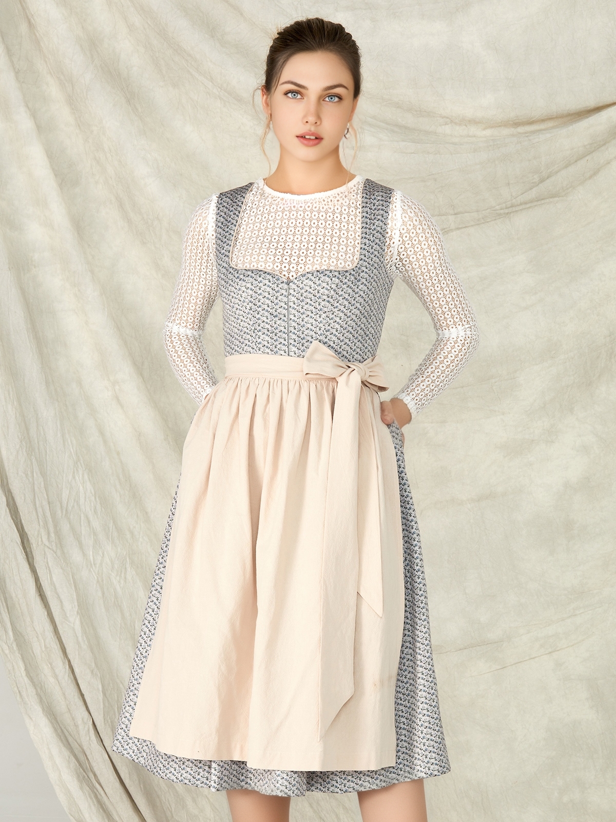 Dirndl in Blau – ein zeitloser Klassiker