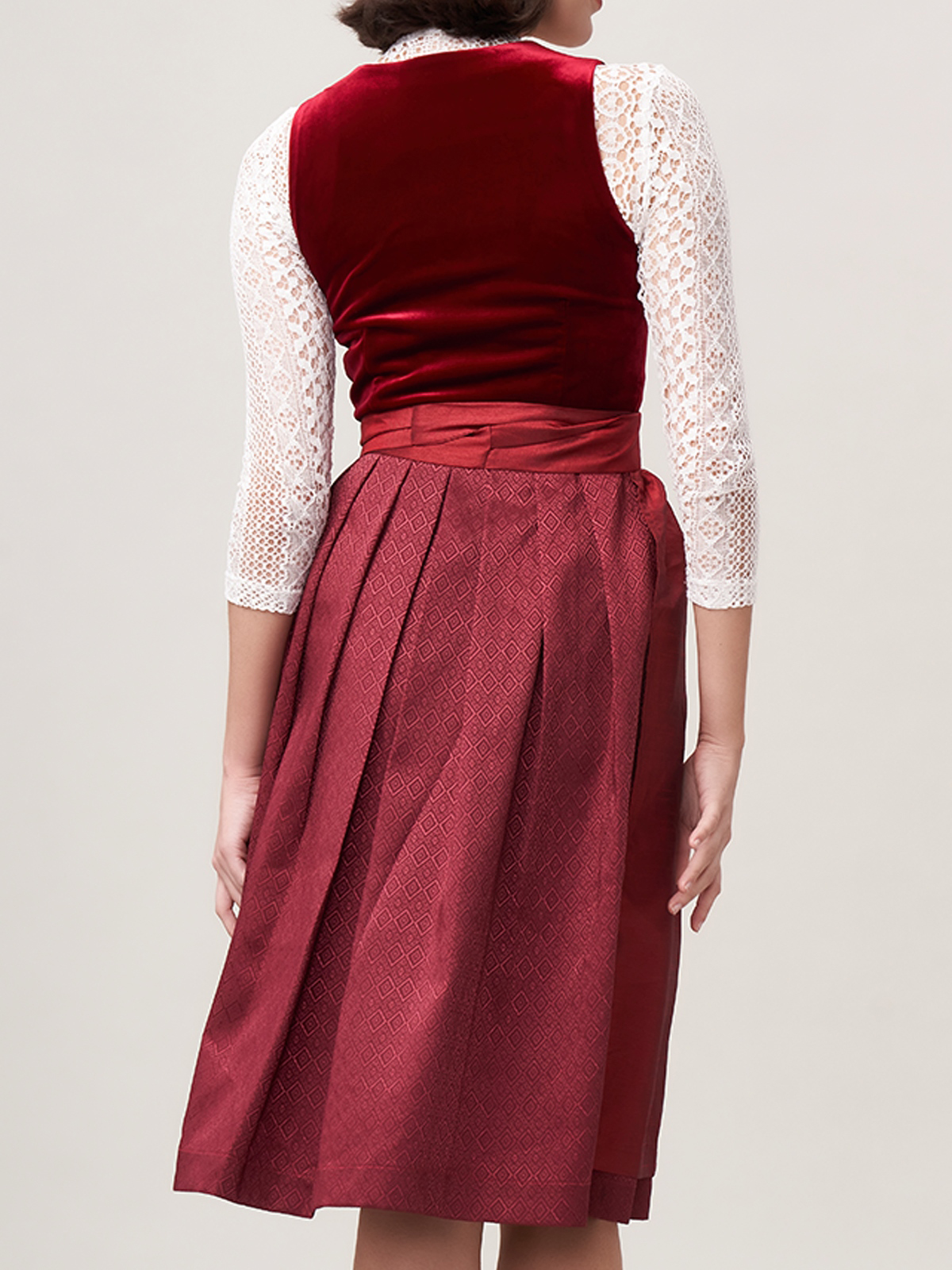 Modernes Dirndl in Grün – perfekt für Stadt und Land