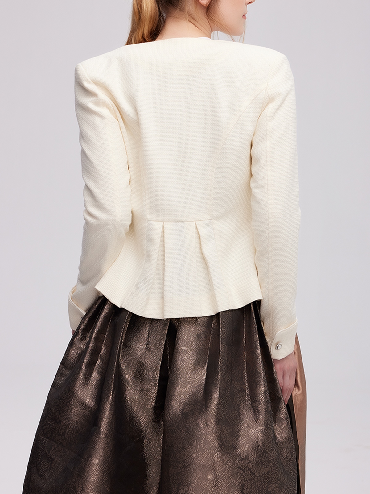 Dirndl mit weißer Jacke