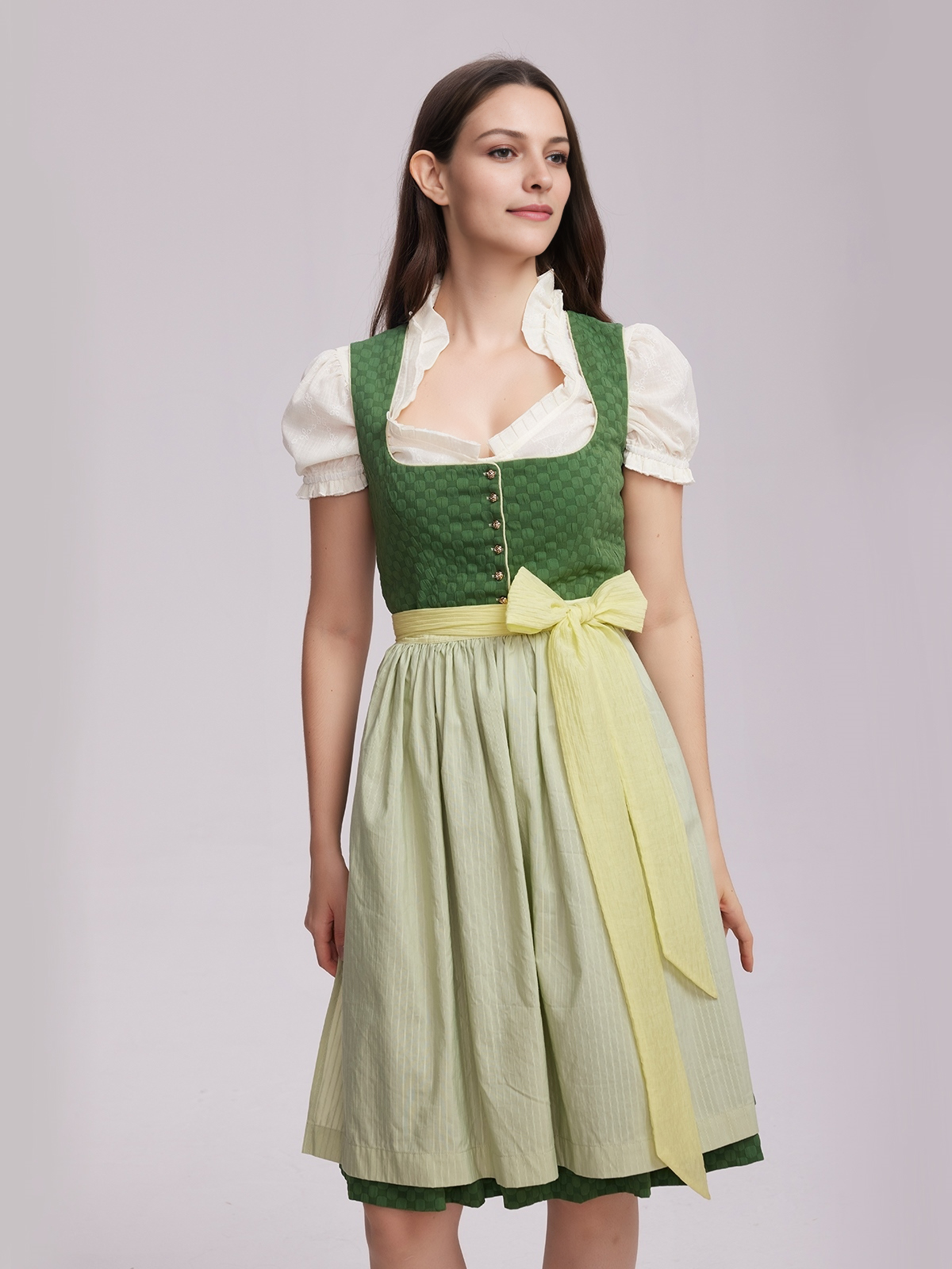 Dirndl Grün mit traditionellem Schnitt