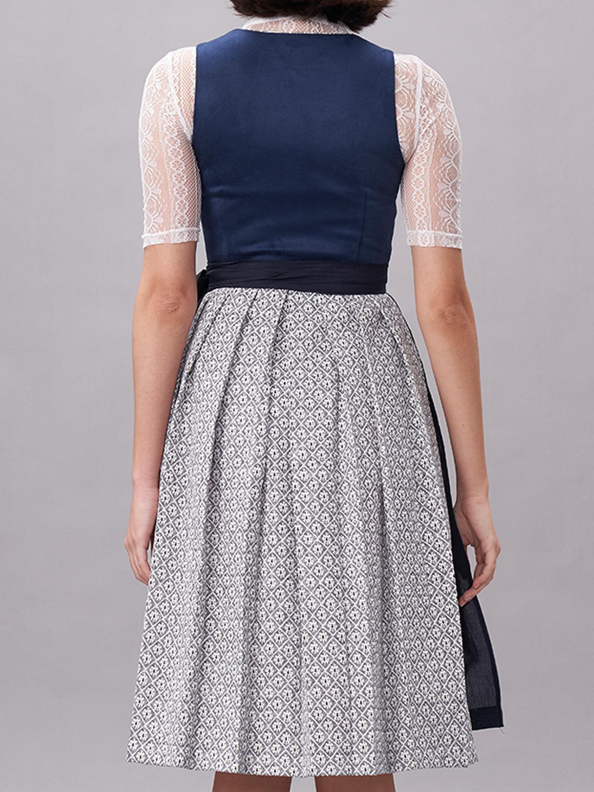 Dirndl in Blau – ein zeitloser Klassiker