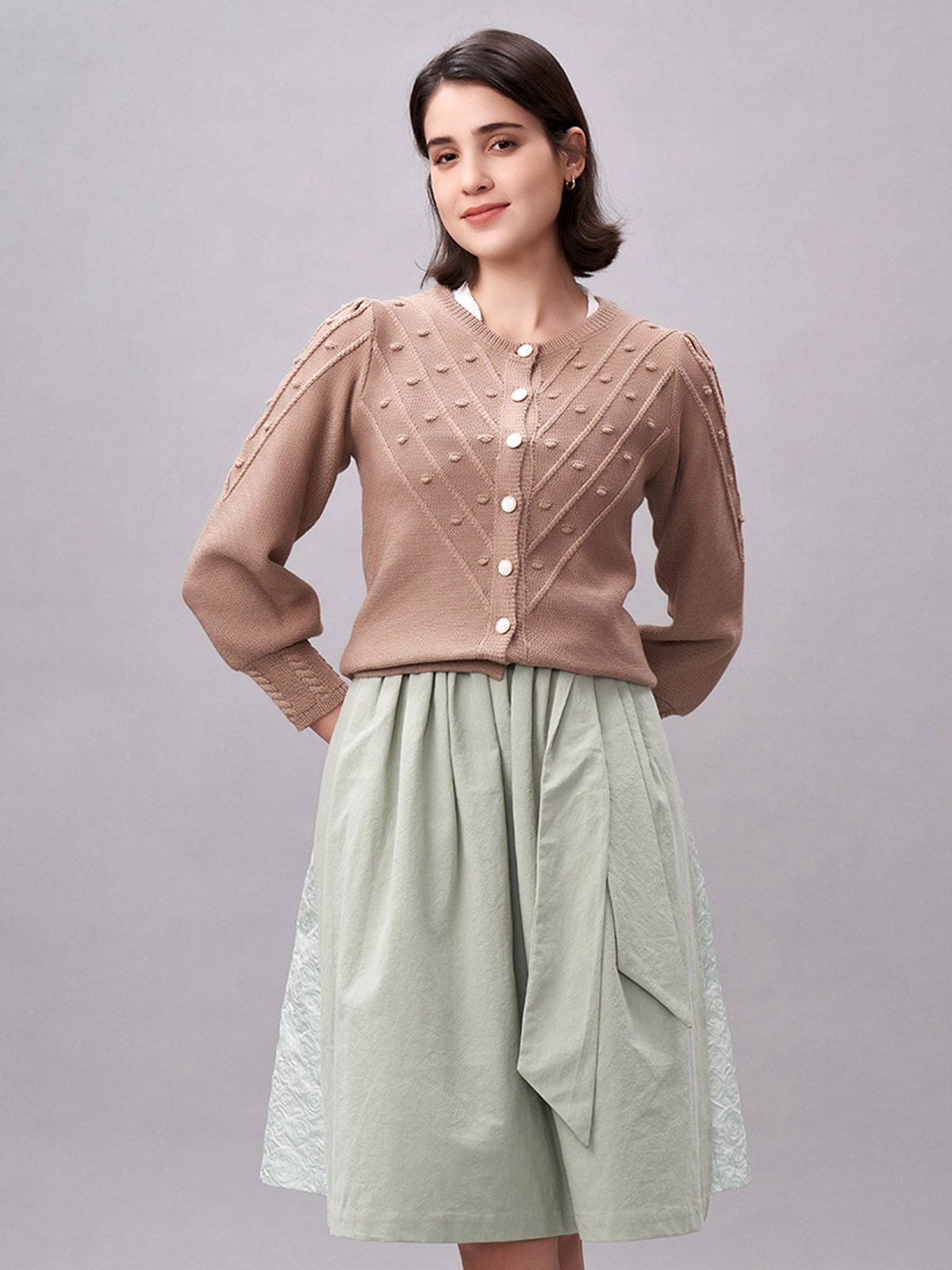 Rotes Dirndl mit Strickbluse