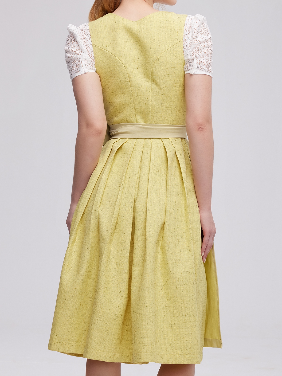 Traditionelles Dirndl in Gelb