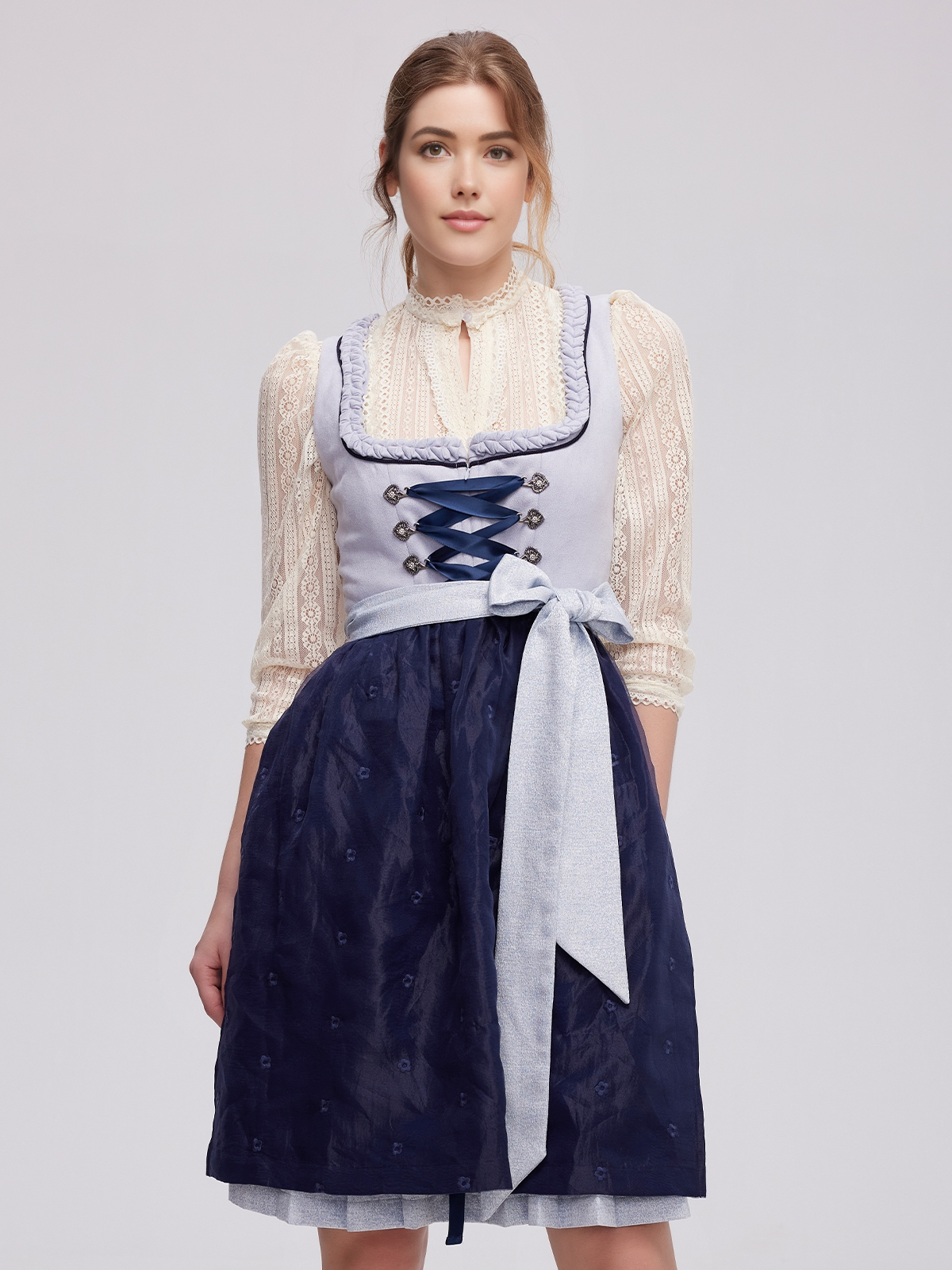 Modernes Dirndl in Blau