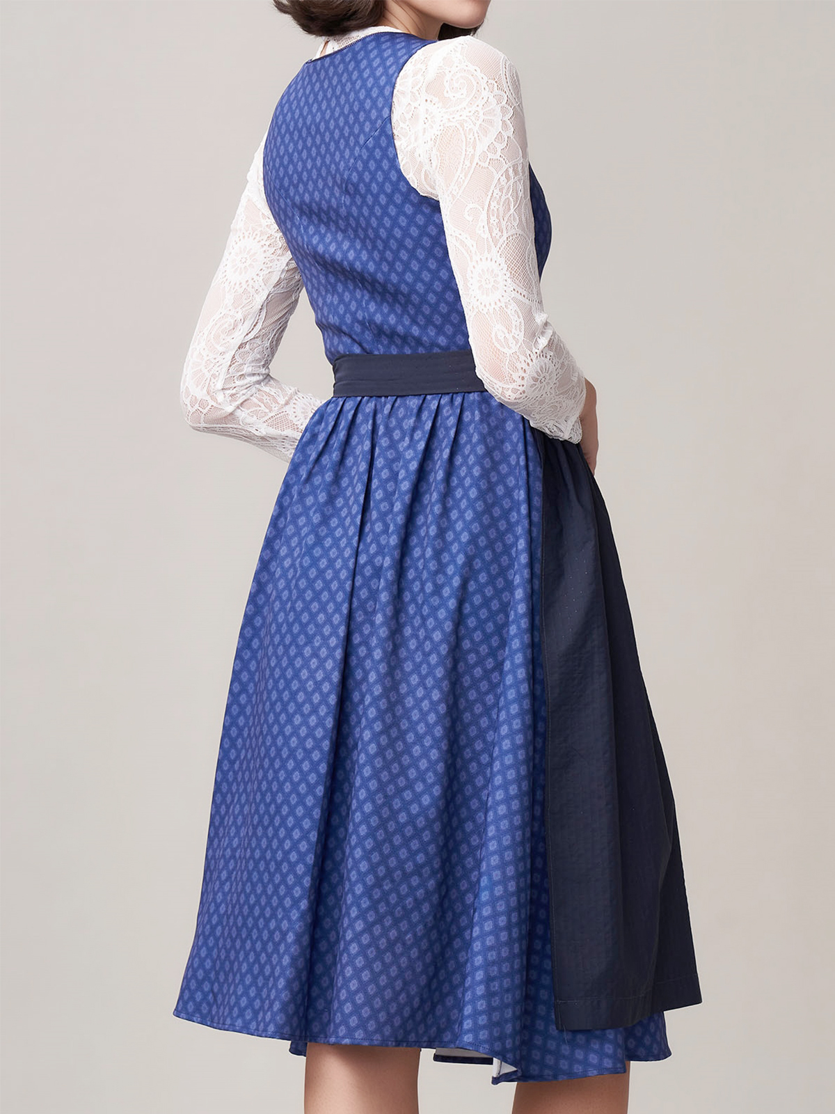 Modernes Dirndl in Blau