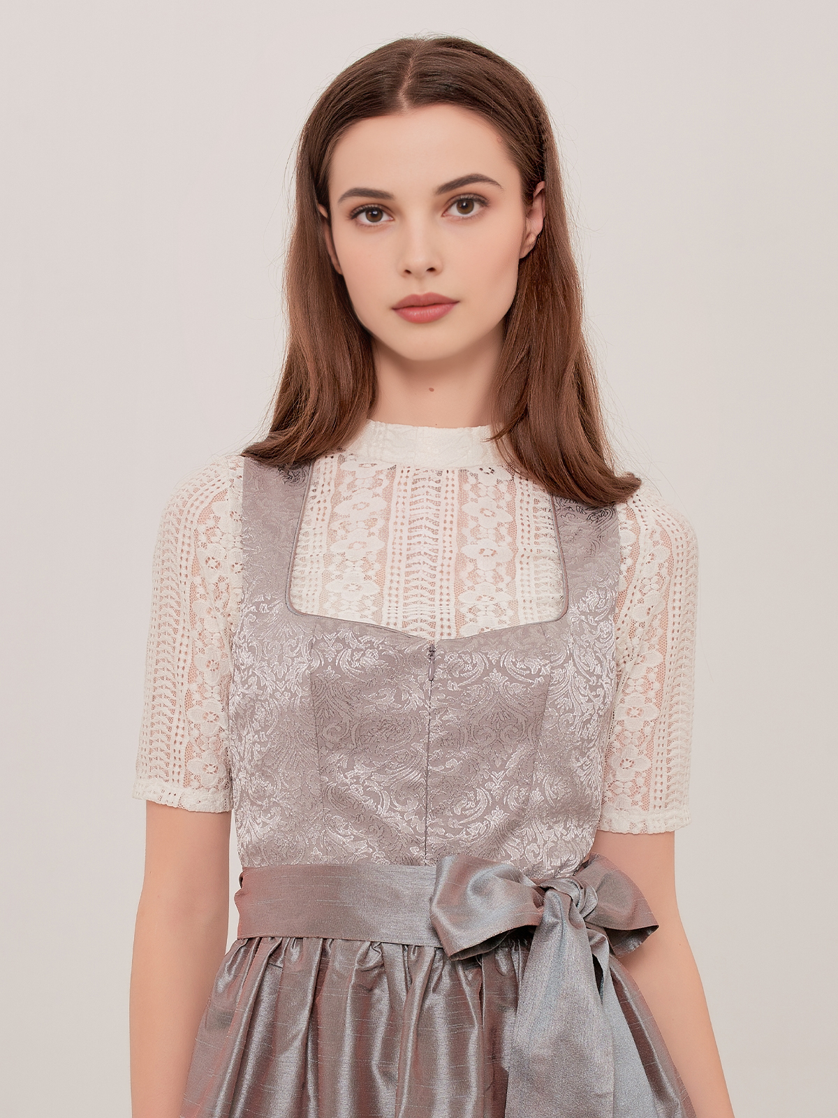 Modernes Dirndl in Hellblau und Rosa