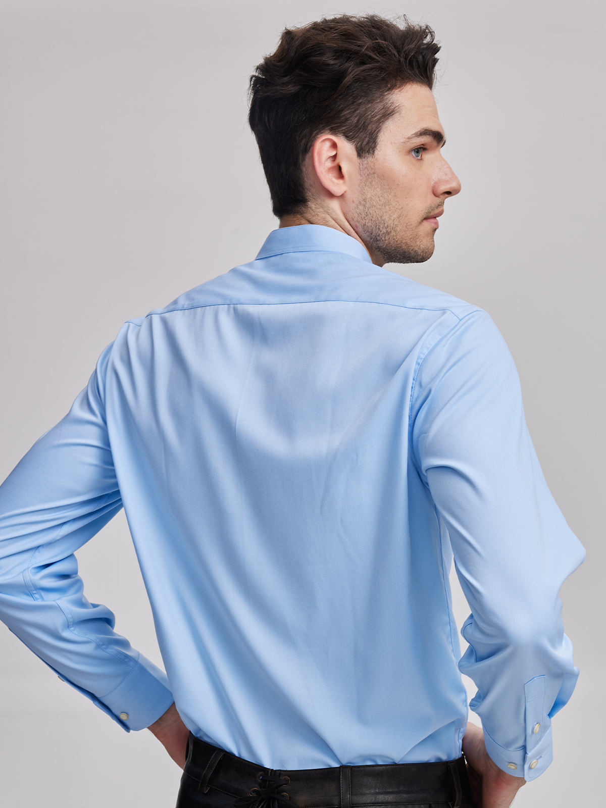 Elegantes blaues Hemd – perfekt für stilbewusste Käufer