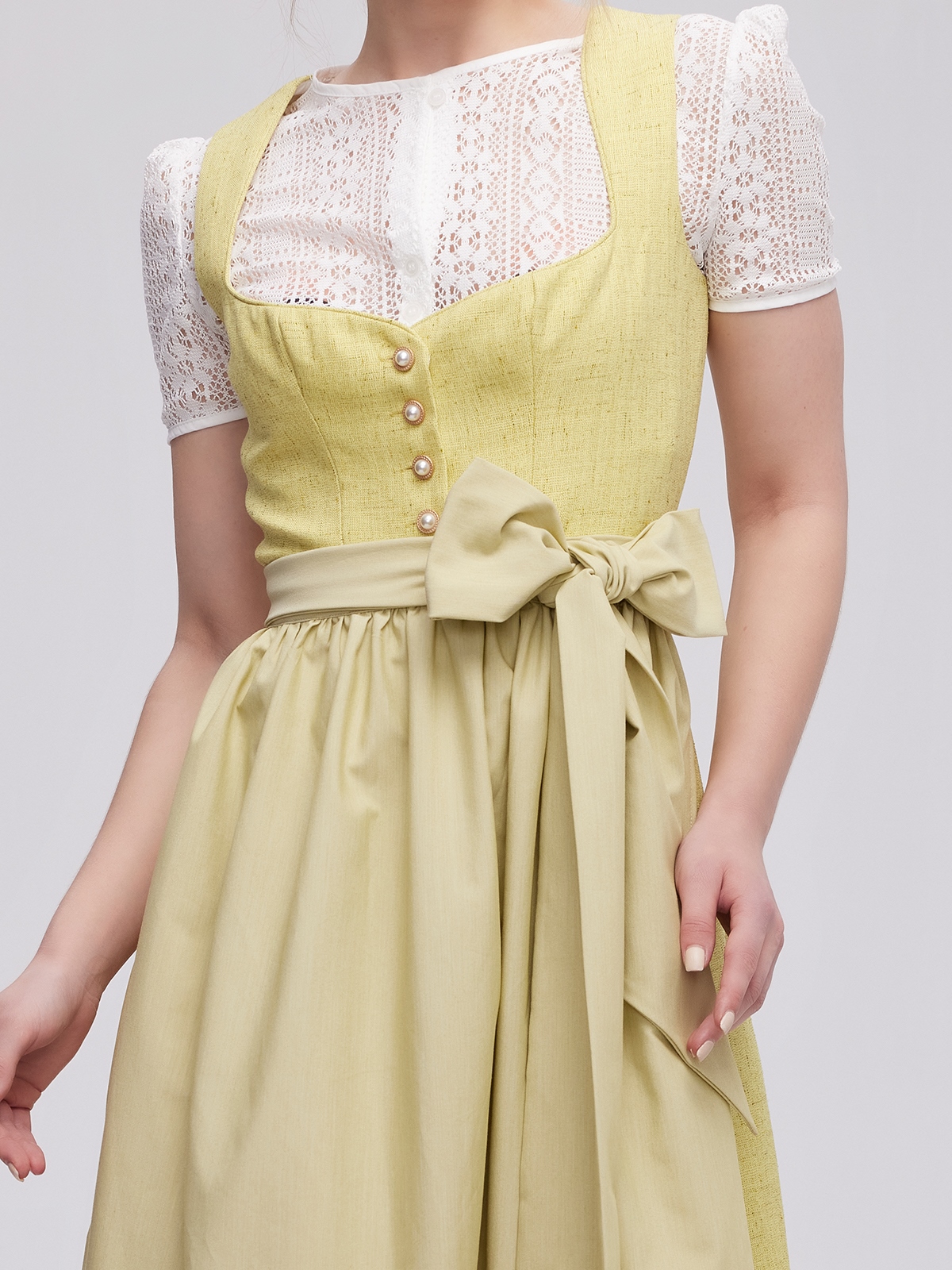 Modernes Dirndl in Gelb