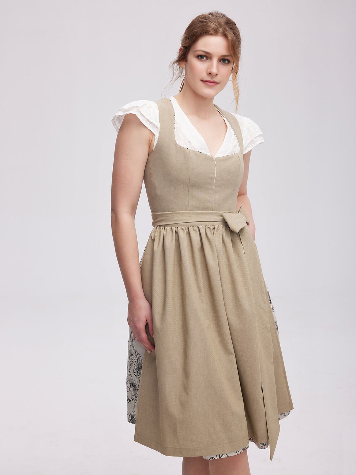 Dirndl in Grün mit 70 cm Rocklänge