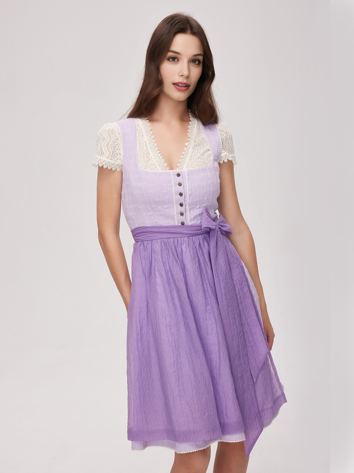 Schwarzes Dirndl mit modernem Twist