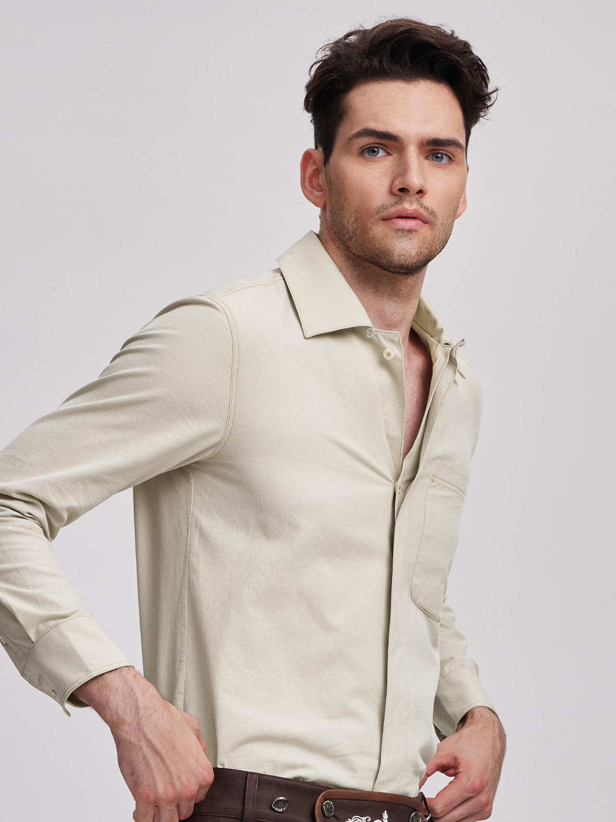 Modernes Dirdln in Beige