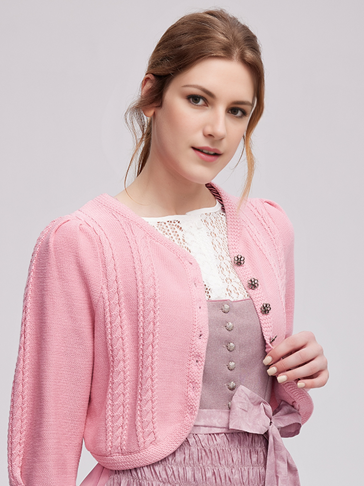Modernes Dirndl in Rosa mit schlanker Silhouette