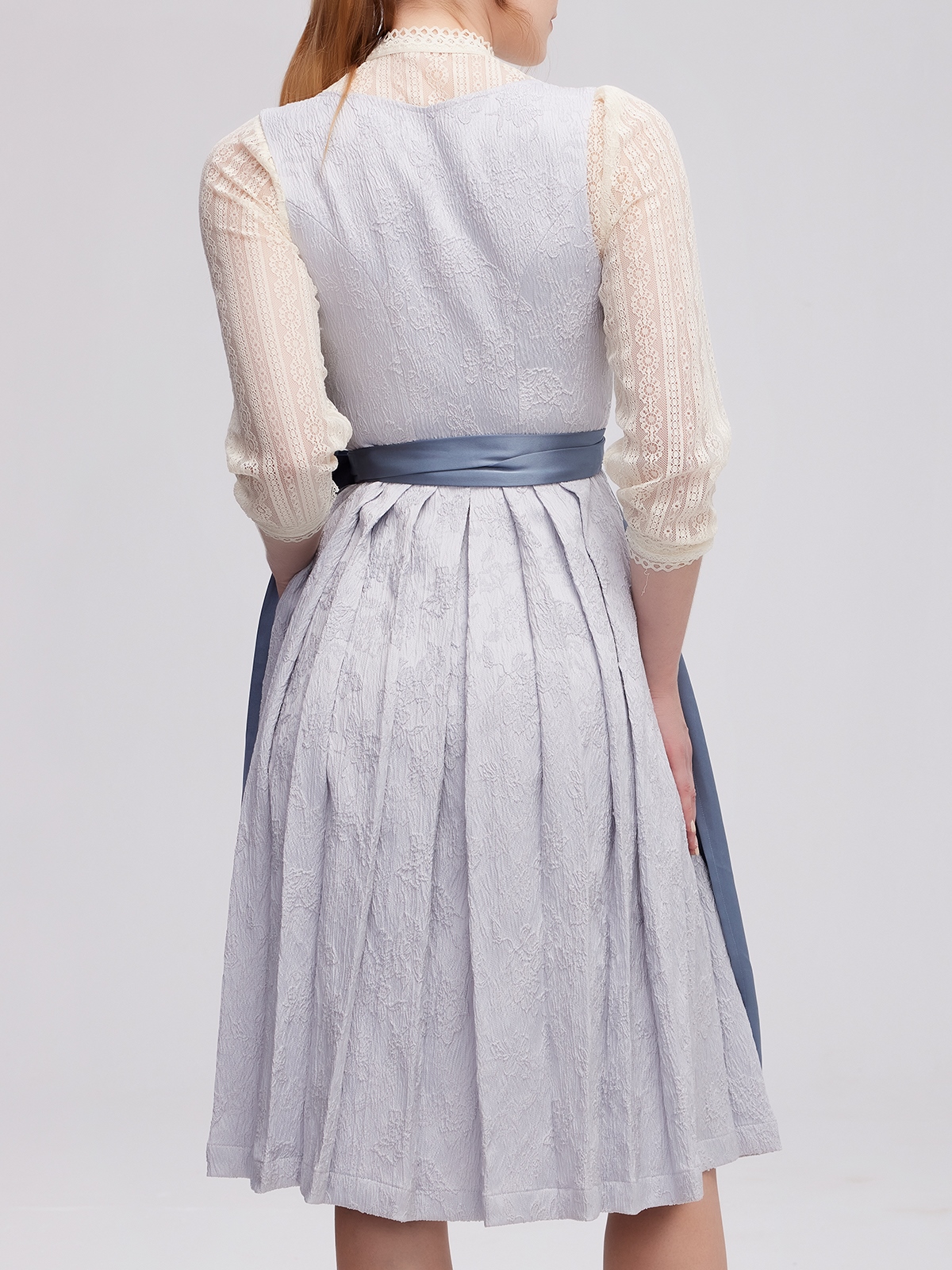 Dirndl Babyblau mit raffiniertem Schnitt