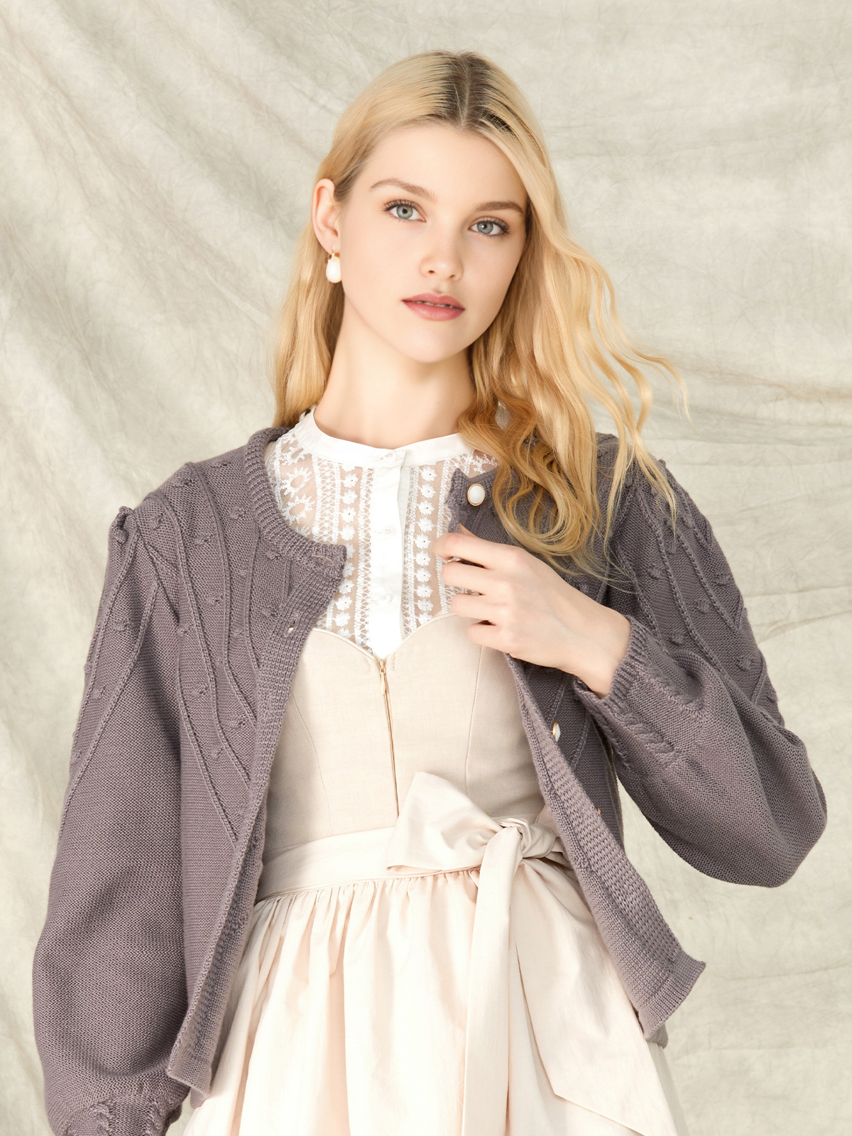 Dirndl mit grauem Strickmuster
