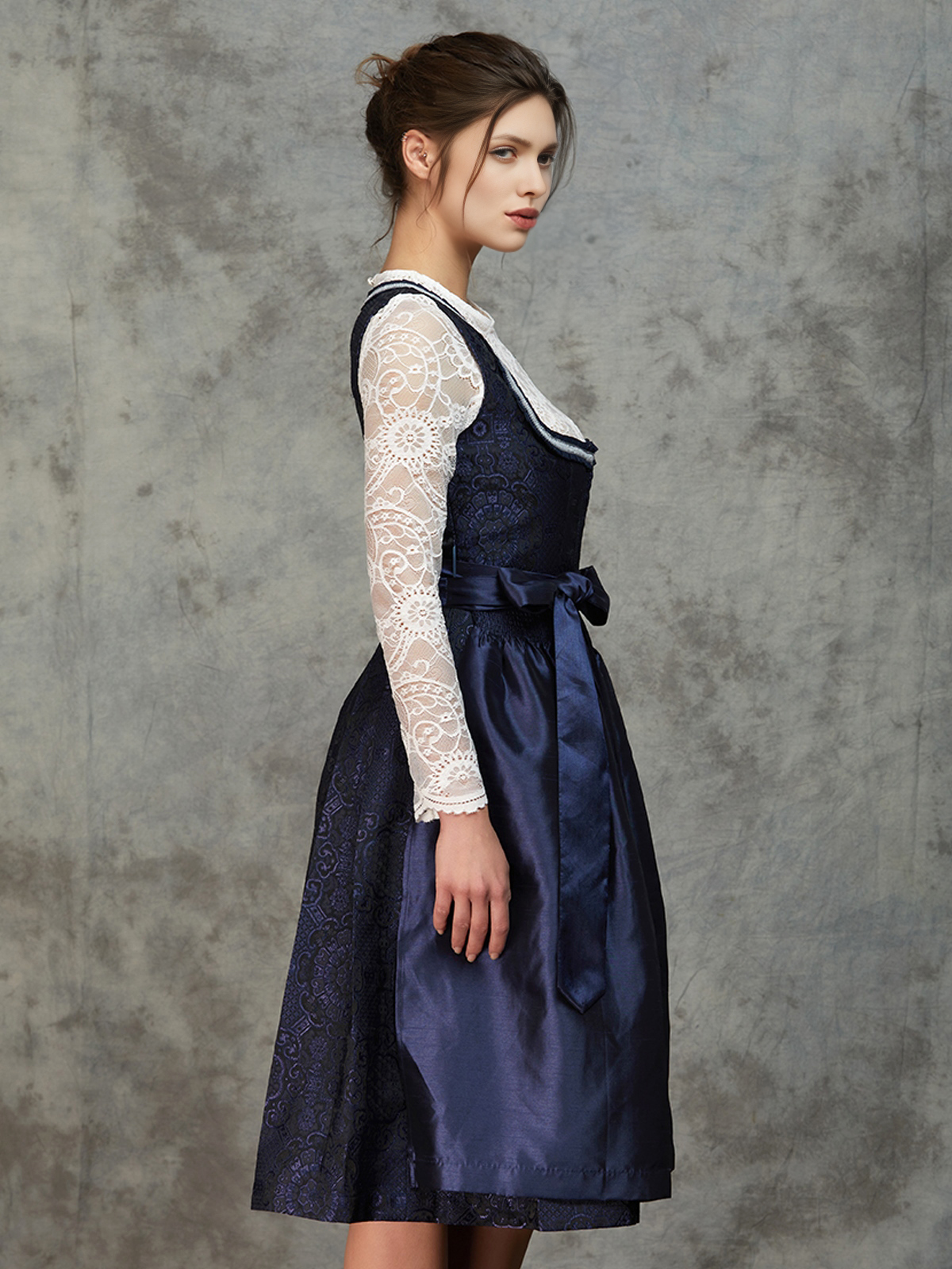 Dirndl mit Reißverschluss vorne in Blau