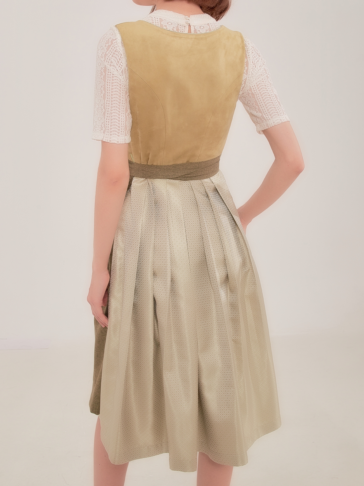 Dirndl mit Knopfleiste in Grün