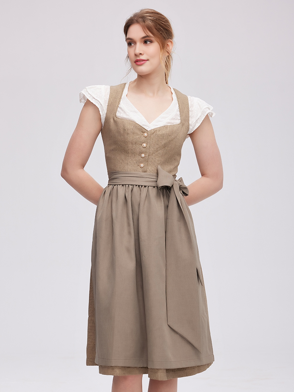 Dirndl mit Knöpfen in Grün