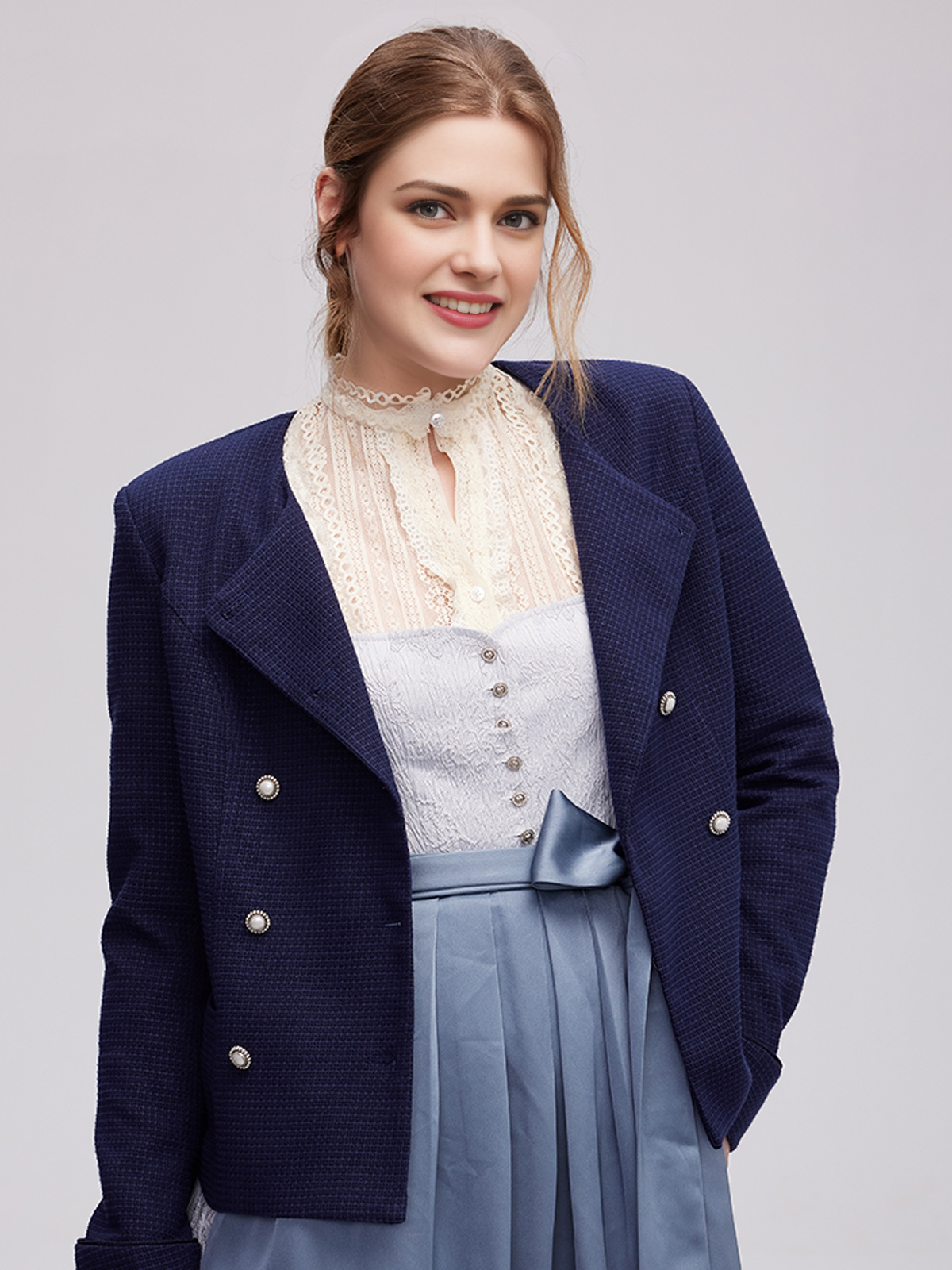 Modernes Dirndl-Styling mit Jeansjacke