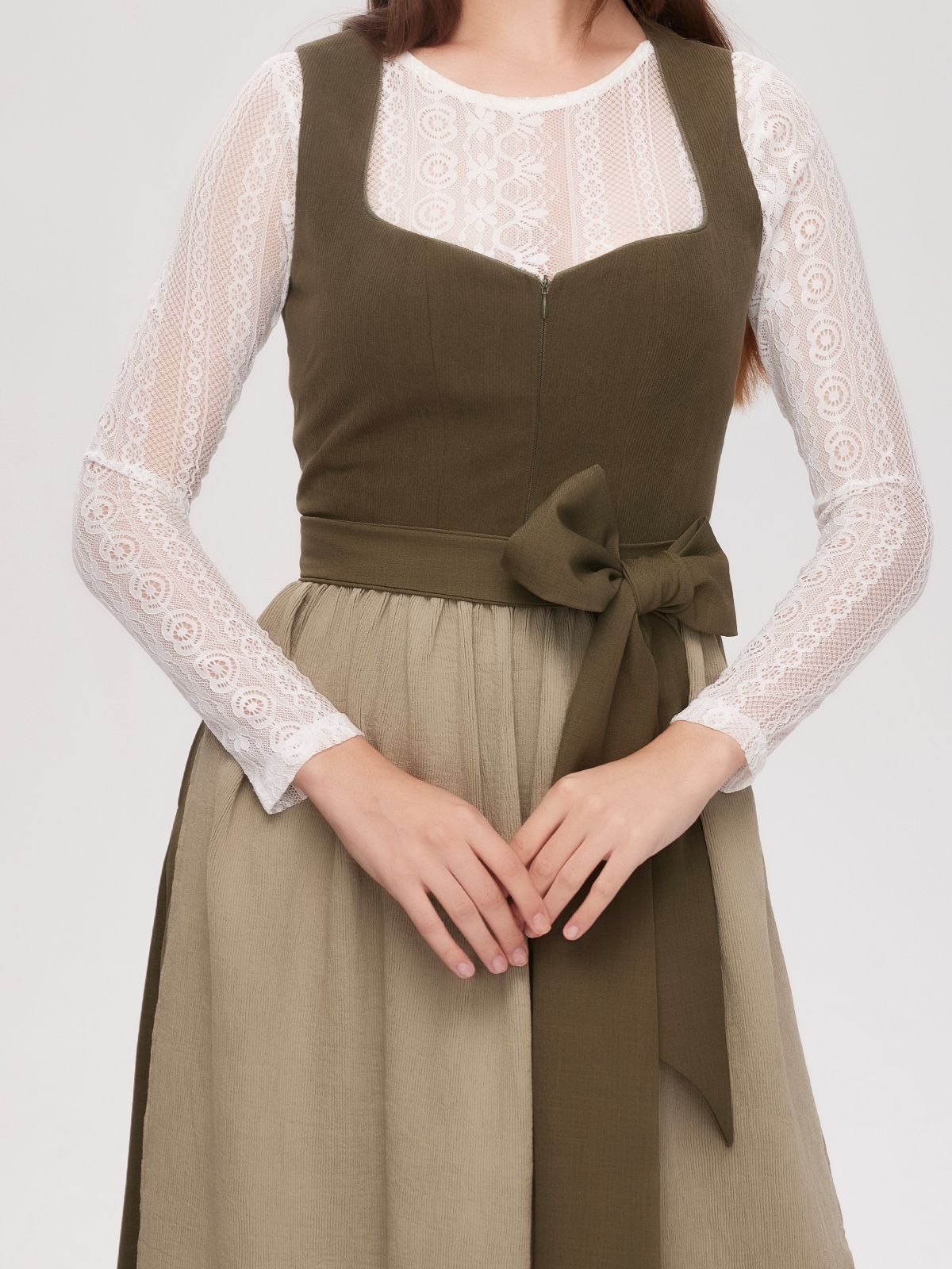 Dirndlbluse Punkte in Grün