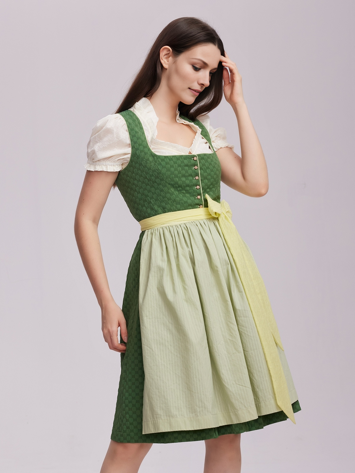 Dirndlbluse Schwarz mit V-Ausschnitt