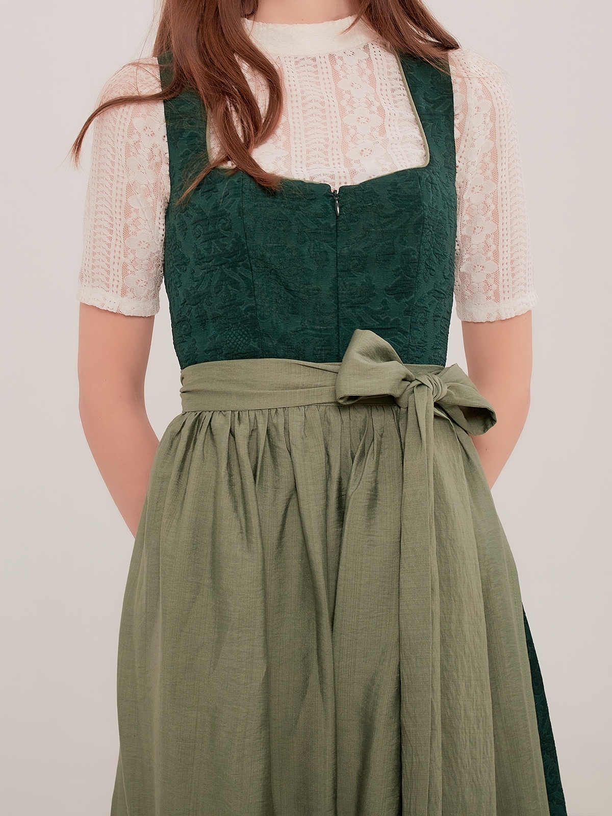 Tradition meets Modernität – Ehreer Dirndl in Grün