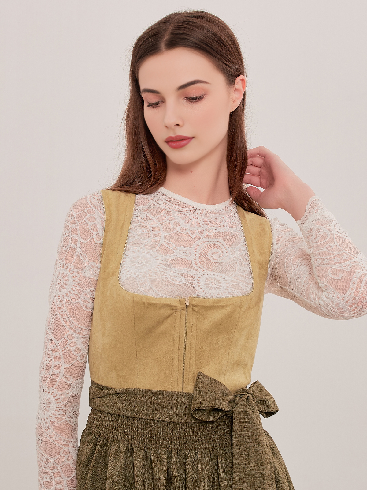 Dunkelblaues Samt-Dirndl