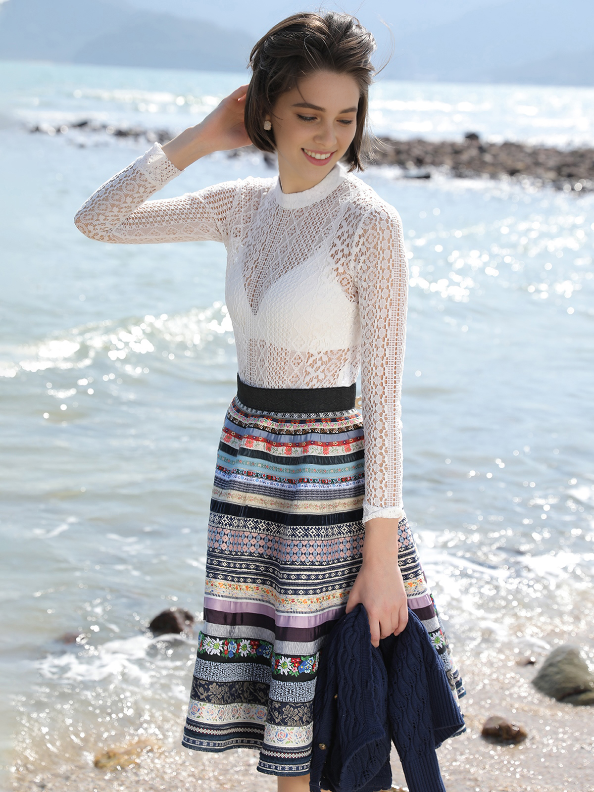 Dirndlbluse Langarm Weiß – Stilvoll & Vielseitig