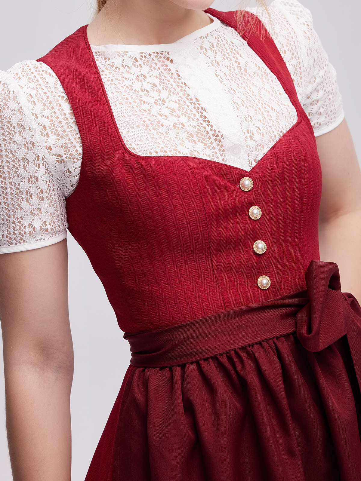 Dirndl Schwarz Lila – Eleganz und Tradition